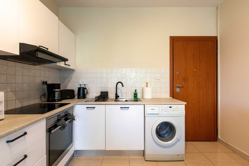 Apartment, 1 Double Bed with Sofa bed, Kitchen, City View | Private kitchen | Coffee/tea maker, full-size fridge, microwave, oven
