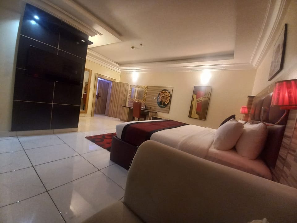 Suite, 2 Bedrooms | Desk, laptop workspace, WiFi (free)