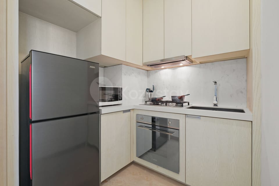 Apartment, 1 Bedroom, City View | Private kitchen | Full-size fridge, microwave, oven, stovetop
