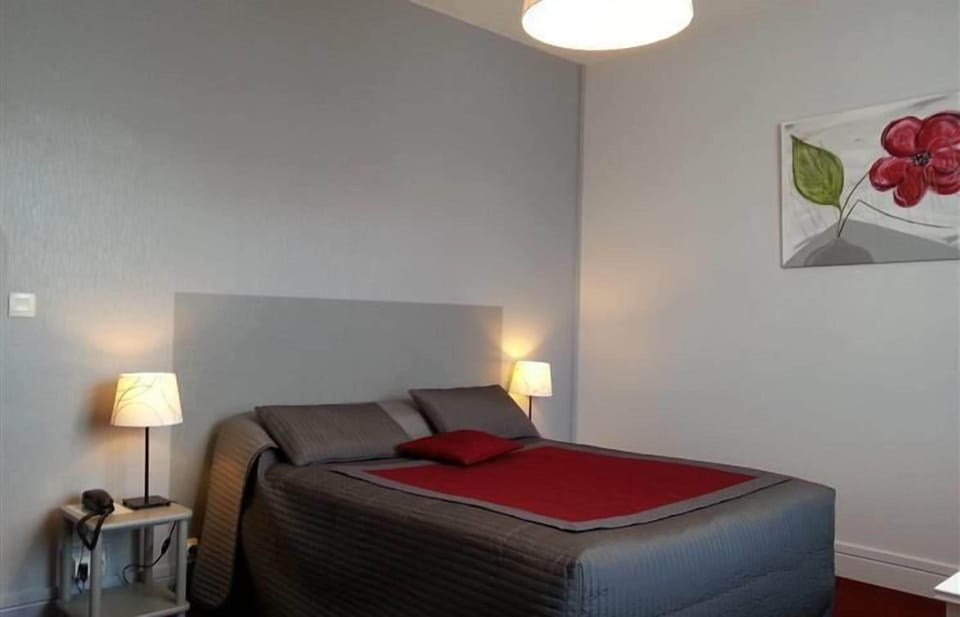 Standard Double Room | Desk, iron/ironing board, cribs/infant beds, free WiFi