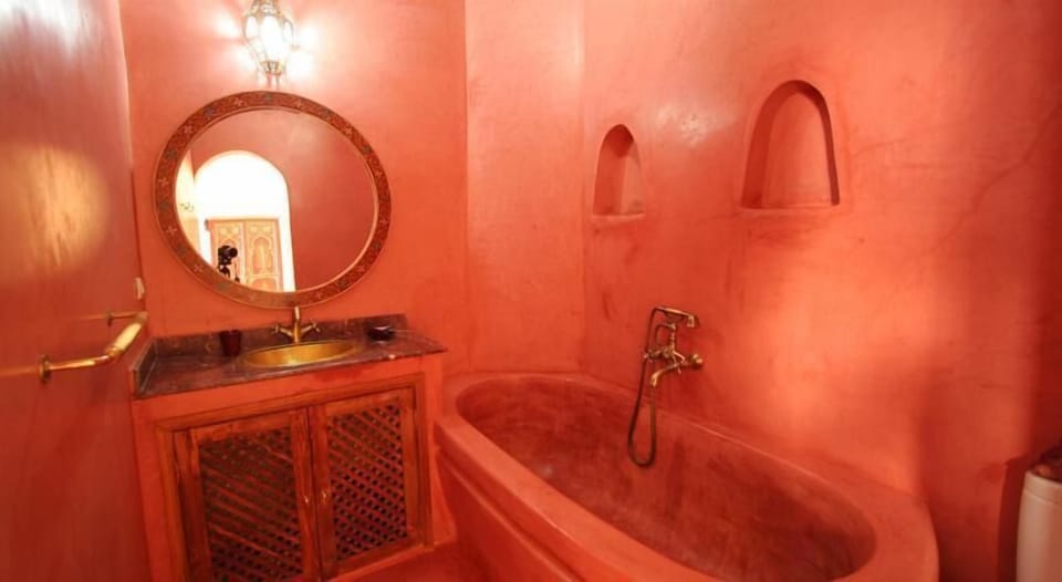 Triple Room, Bathtub (1st floor - Ali-Baba) | Bathroom | Free toiletries, hair dryer, towels, shampoo