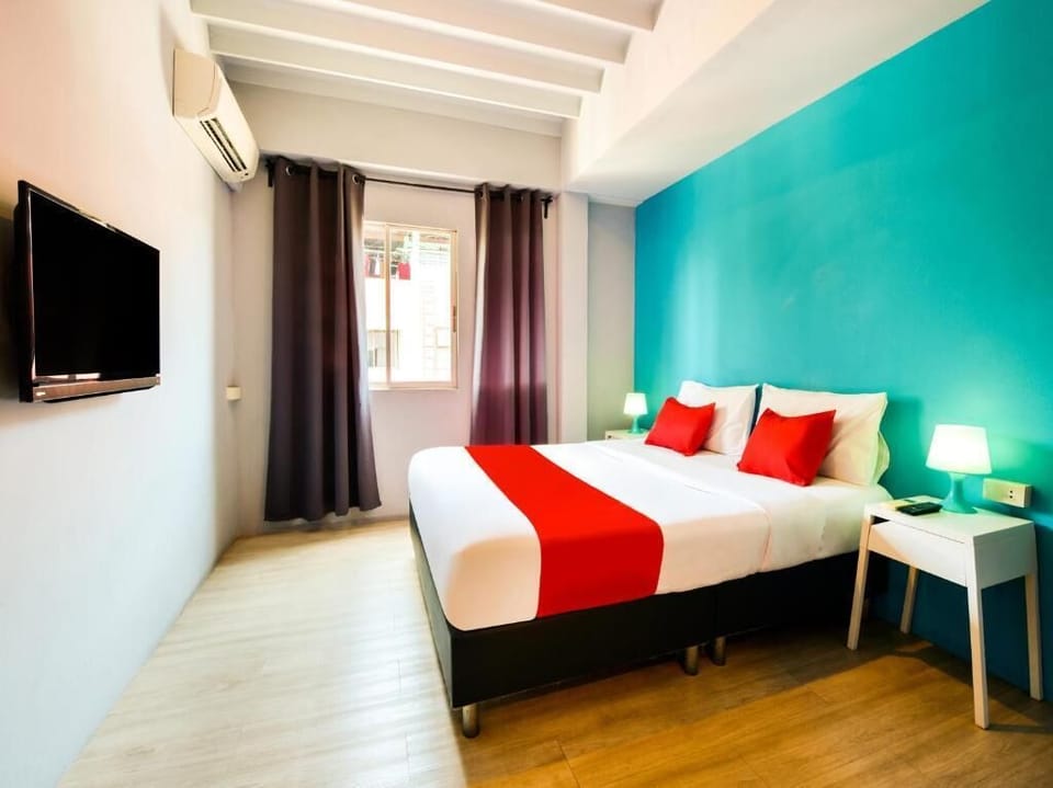 Superior Double Room, City View | In-room safe, desk, blackout drapes, WiFi (free)