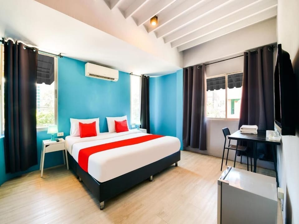 Deluxe Double Room, City View | In-room safe, desk, blackout drapes, WiFi (free)
