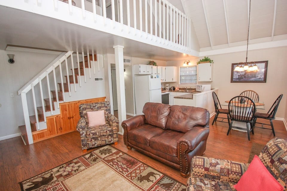 Cabin, 2 Bedrooms | Living area