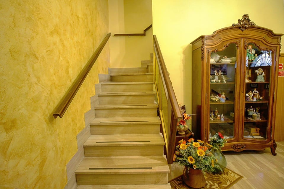 Handrails in stairways