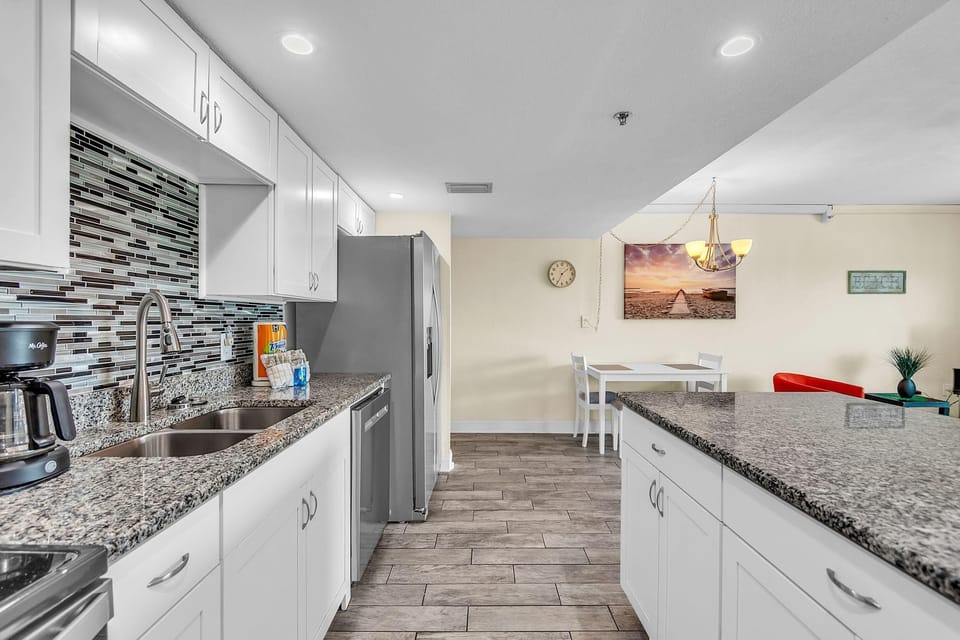 Condo, 2 Queen Beds (Holiday Villas III #709) | Private kitchen