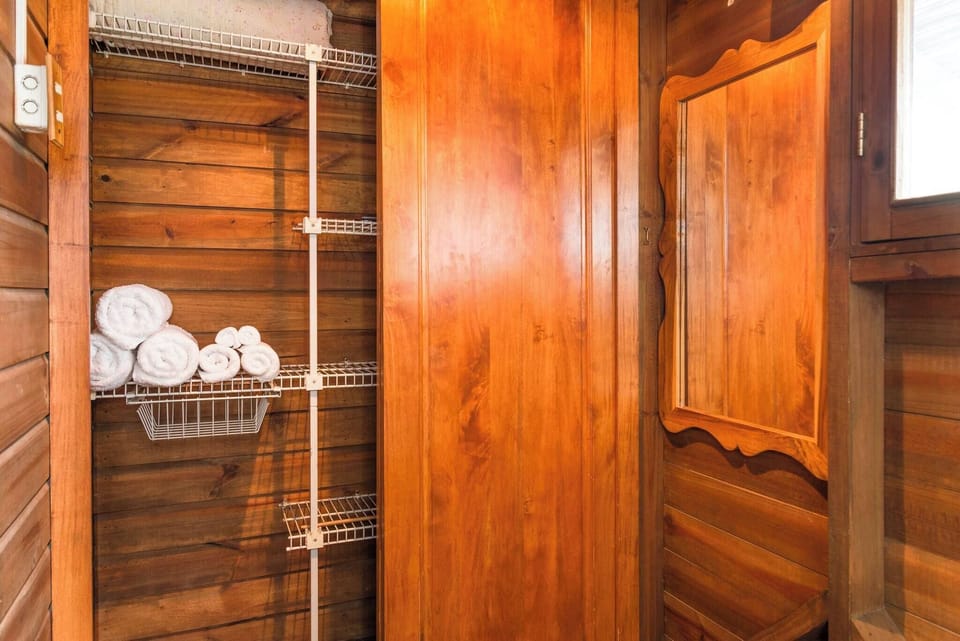 Cabin, 3 Bedrooms, Accessible, Balcony | Interior