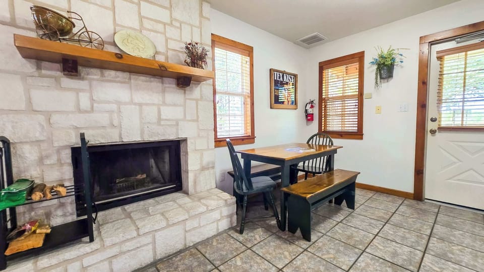 Cabin, Multiple Beds, Fireplace, Garden View (Stoneflower) | Dining