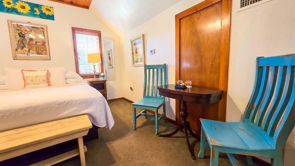 Studio, 1 King Bed, Pets Not Allowed, Garden View (Sunflower Guestroom) | 1 bedroom, individually decorated, individually furnished