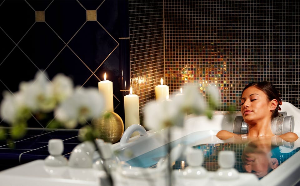 Couples treatment rooms, sauna, hot tub, steam room, Turkish bath