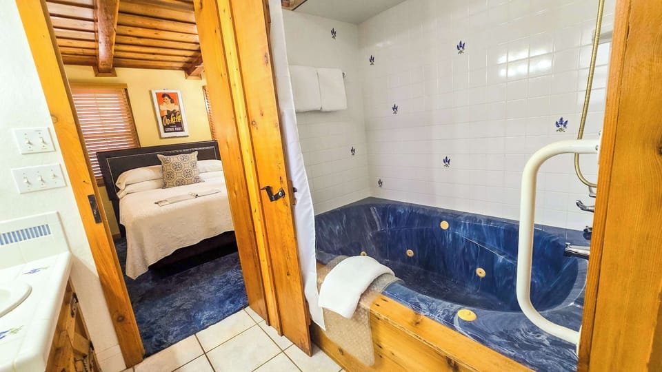 Townhome, Multiple Beds, Kitchen, Garden View (Comfort) | Bathroom | Towels
