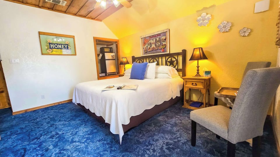 House, Multiple Beds, Fireplace, Garden View (Paradise) | 5 bedrooms, individually decorated, individually furnished, bed sheets