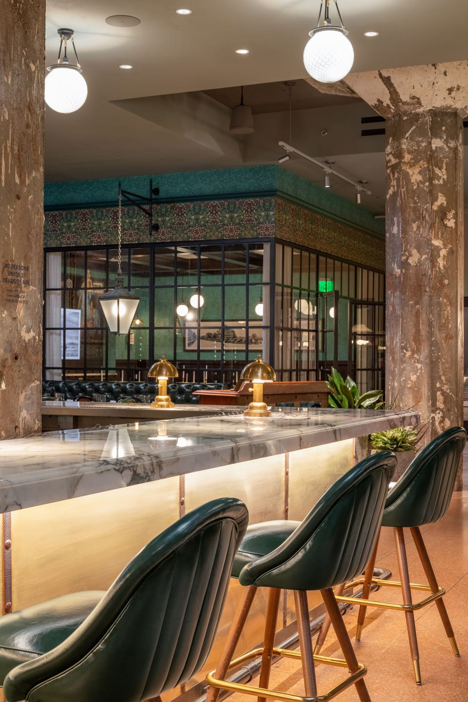 2 bars/lounges, poolside bar