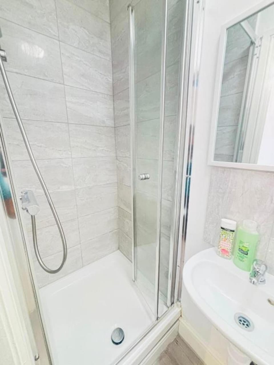  Standard Triple Studio | Bathroom | Free toiletries, hair dryer, towels, soap