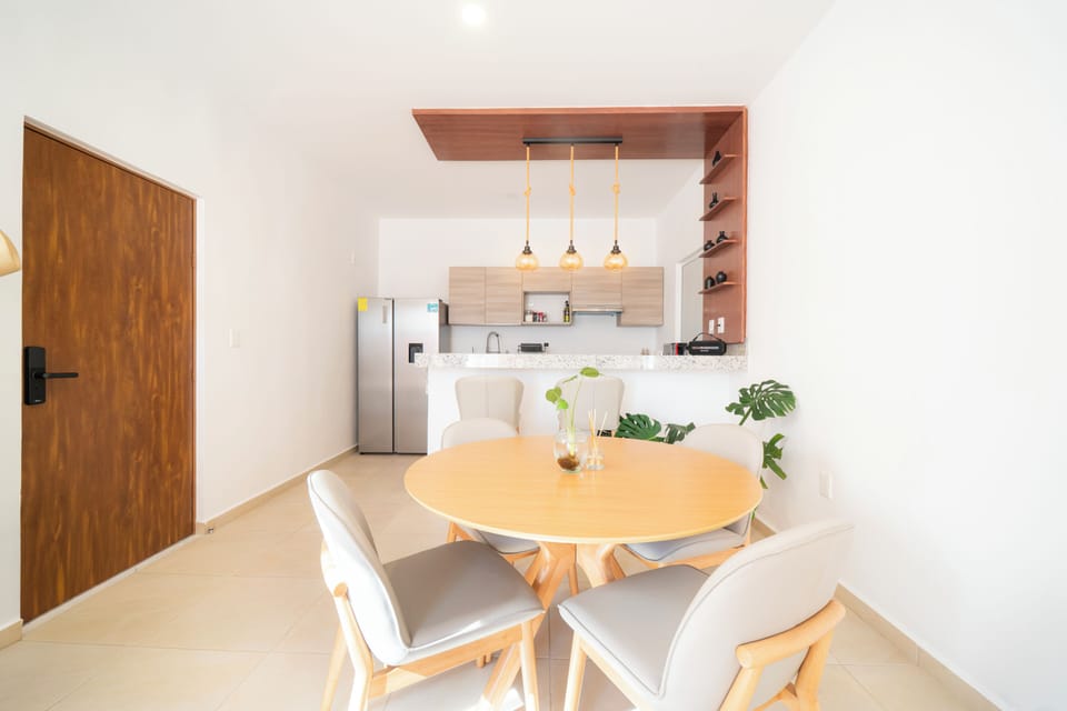 Deluxe Apartment, Balcony, City View | Dining