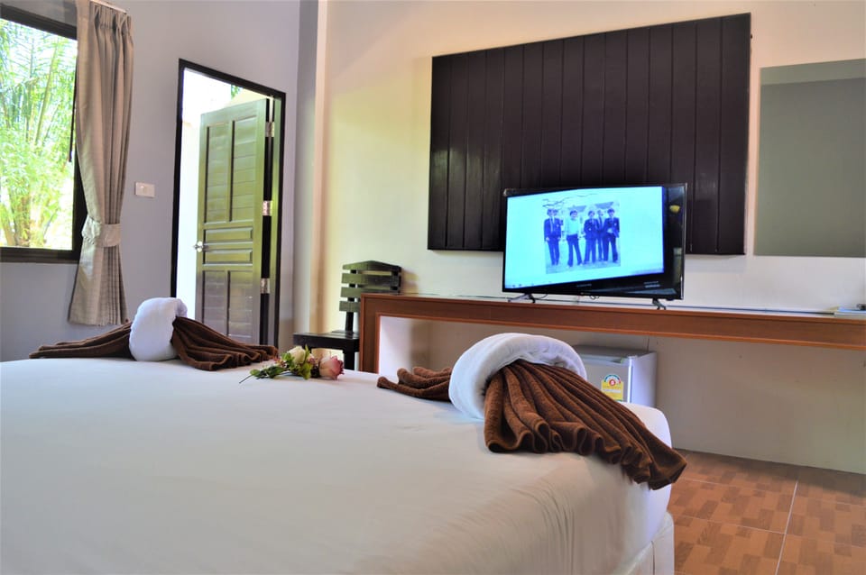 Basic Double or Twin Room | Desk, rollaway beds (surcharge), WiFi (free)