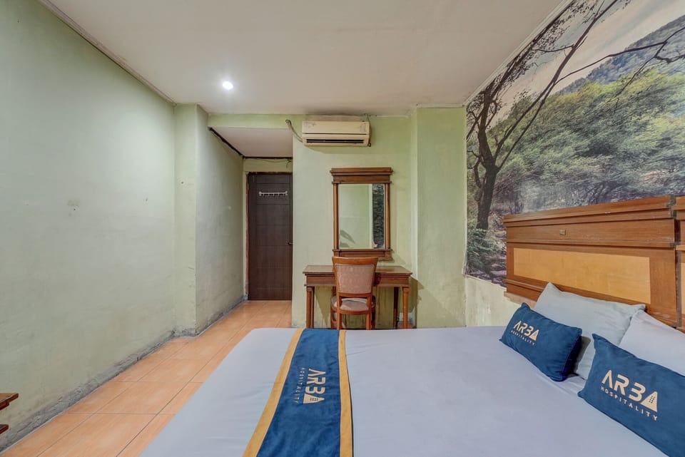 Executive Double Room | Desk, WiFi (free), bed sheets