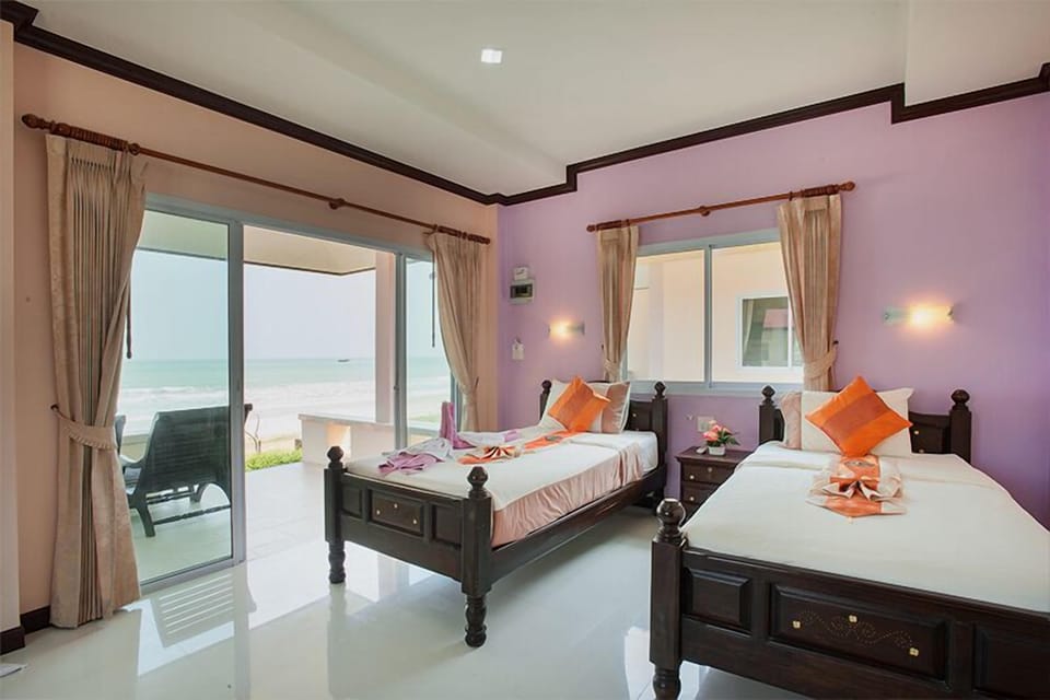 Villa Sea View | Minibar, desk, blackout drapes, cribs (free)