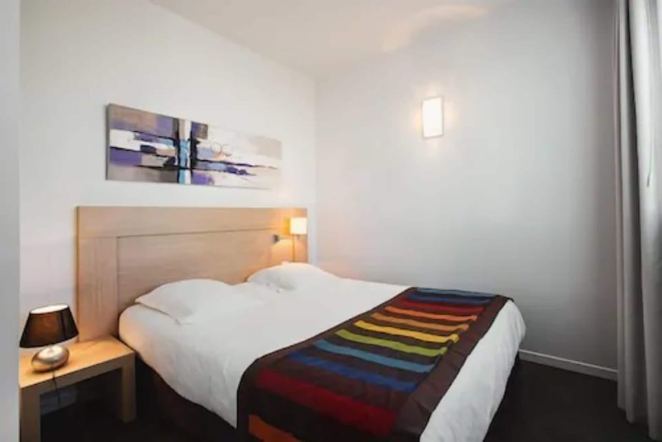 xxx | In-room safe, desk, blackout drapes, soundproofing