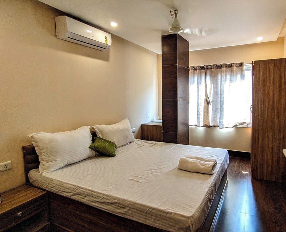 Deluxe Room, City View | Desk, laptop workspace, WiFi (free)