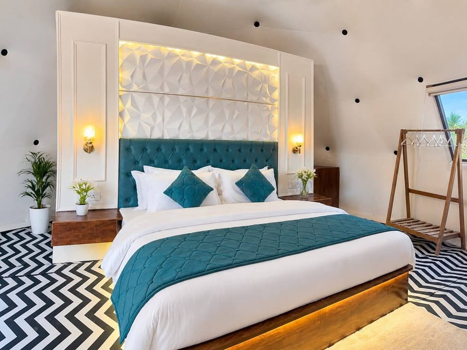 Luxury Cabin, Mountain View | Desk, laptop workspace, iron/ironing board, WiFi (free)
