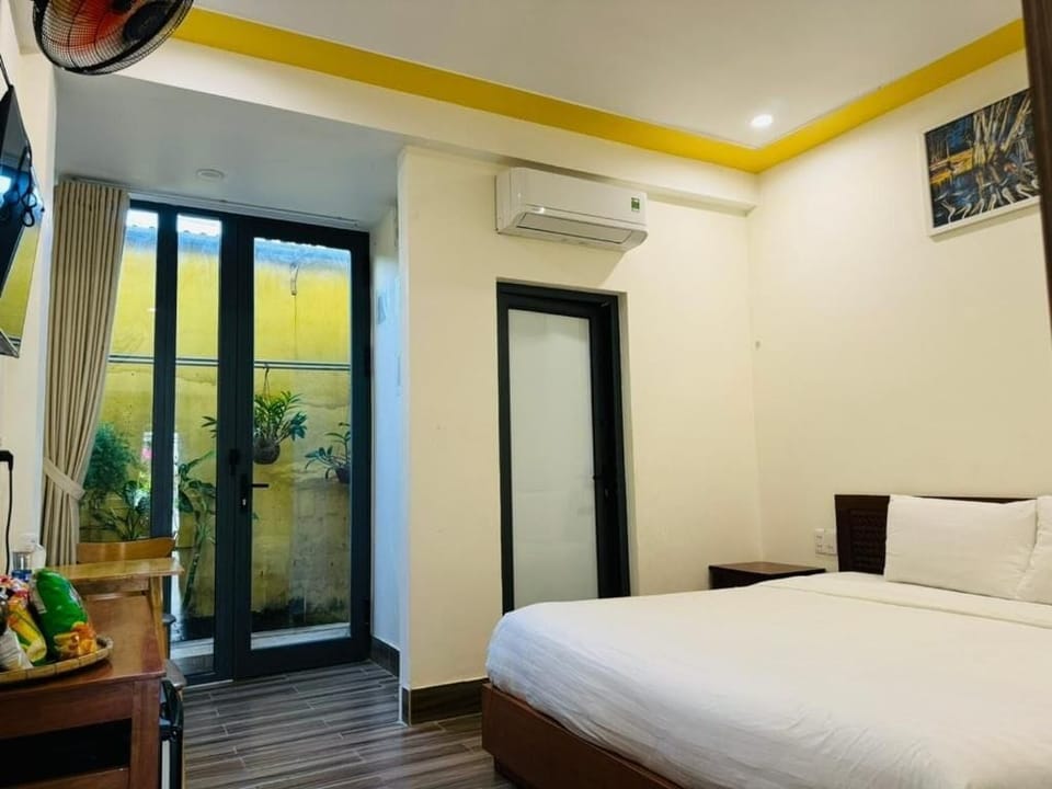 Standard Double Room | Blackout drapes, soundproofing, iron/ironing board, WiFi (free)