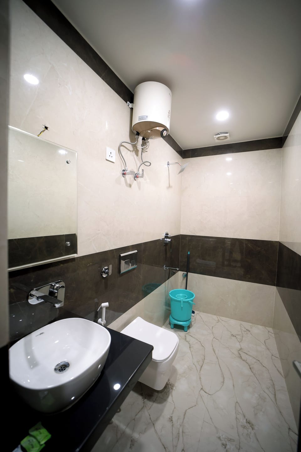 Family Quadruple Room, City View | Bathroom | Shower, towels, soap, shampoo