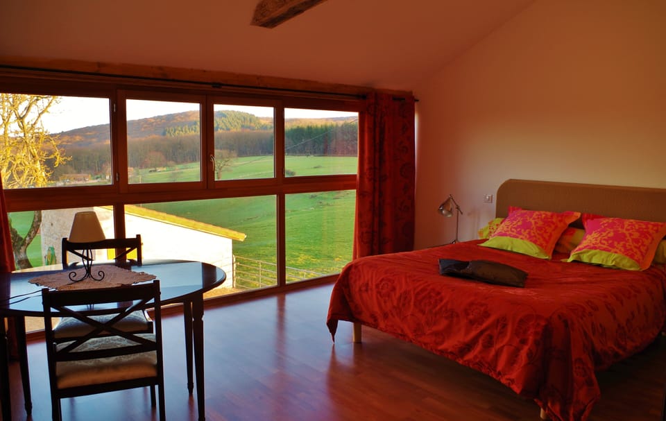 Double Room (Les Genièvres) | Laptop workspace, blackout drapes, rollaway beds, free WiFi