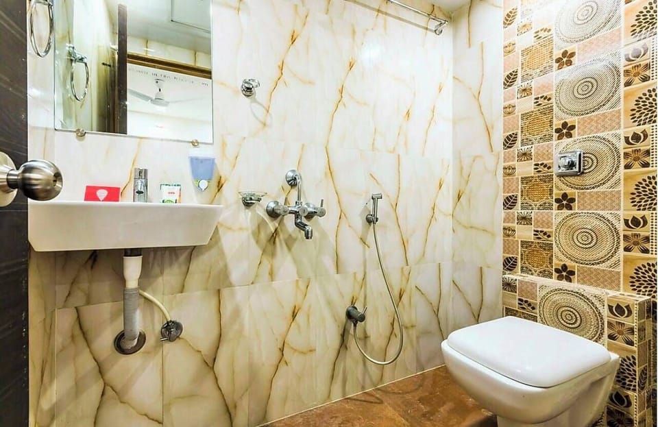 Double Room, City View | Bathroom | Shower, towels, soap, shampoo