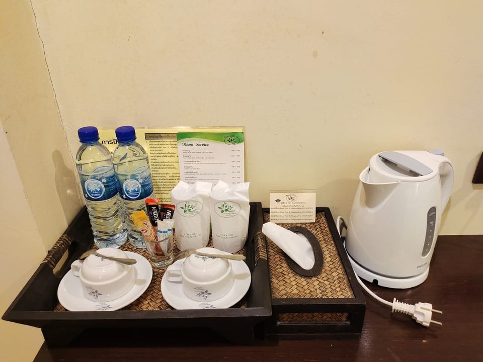 Deluxe Room | Desk, free WiFi