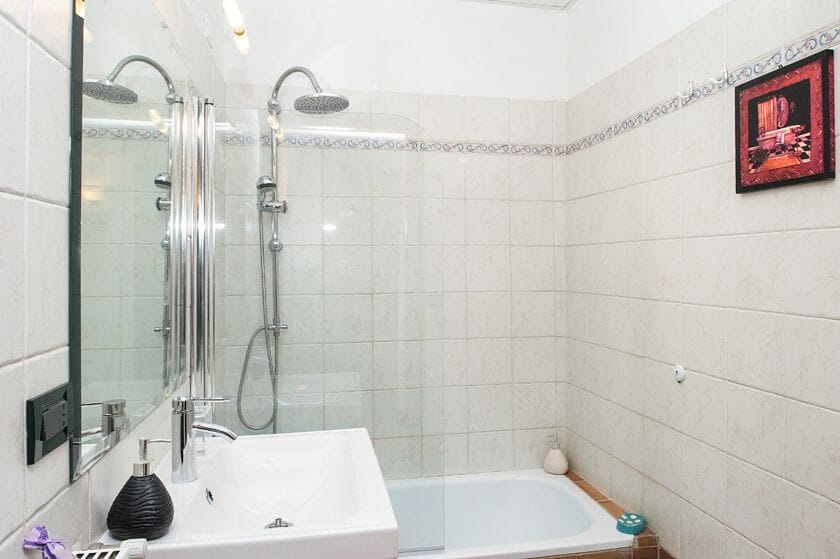 Luxury Apartment, 3 Bedrooms | Bathroom | Rainfall showerhead, hair dryer, electronic bidet, towels