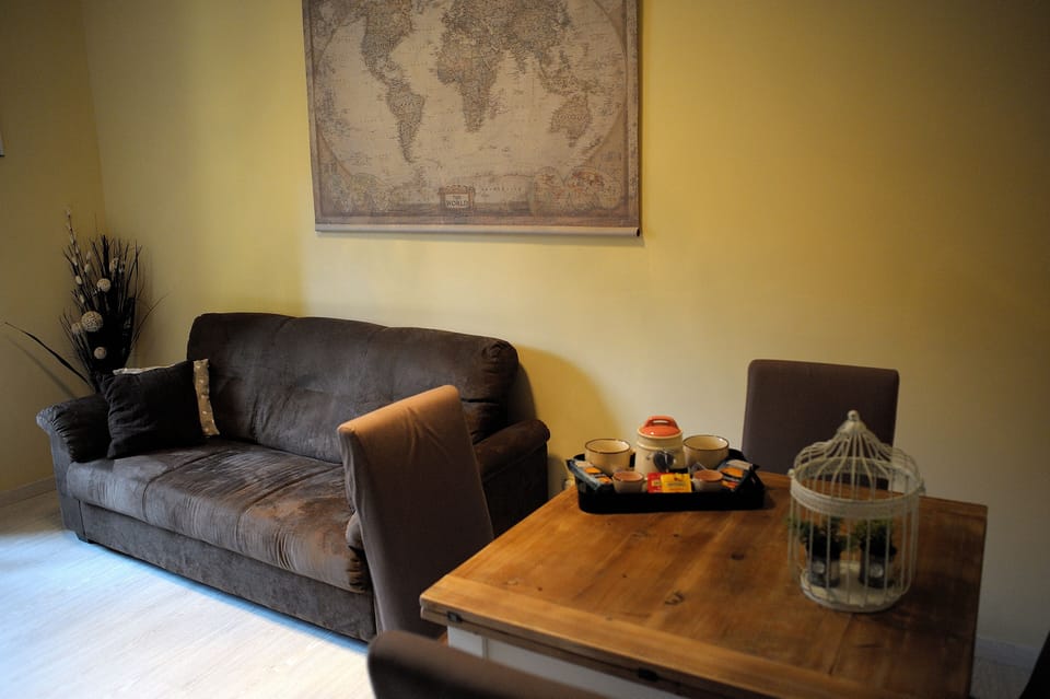Luxury Apartment, 3 Bedrooms | Premium bedding, down comforters, pillowtop beds, in-room safe