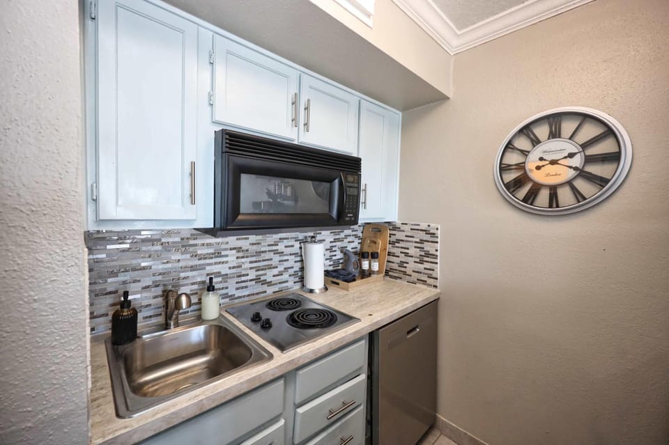 Condo, Multiple Beds (Seawall Serenity) | Private kitchen