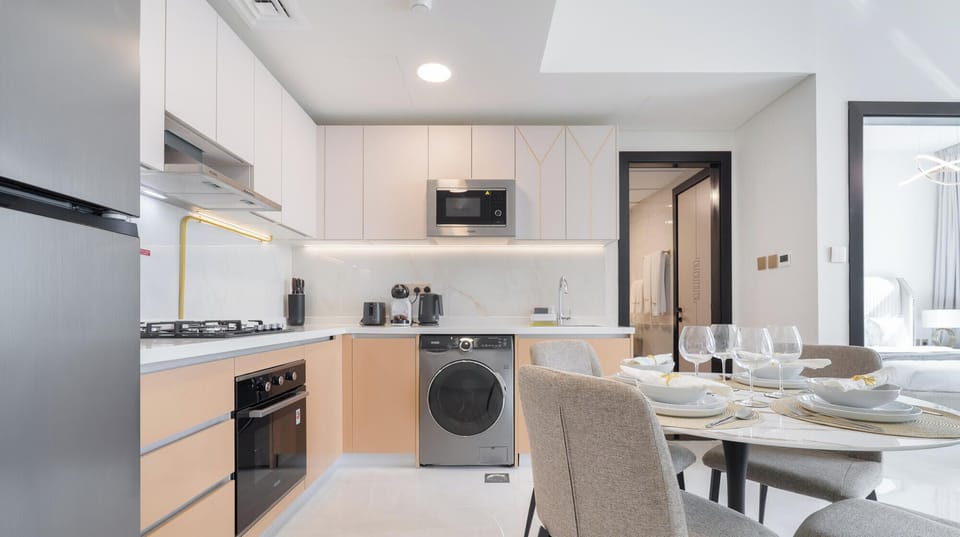 Deluxe Apartment, Balcony, City View | Private kitchen | Electric kettle, toaster, freezer