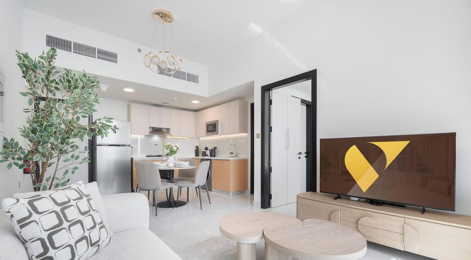 Deluxe Apartment, Balcony, City View | Living area