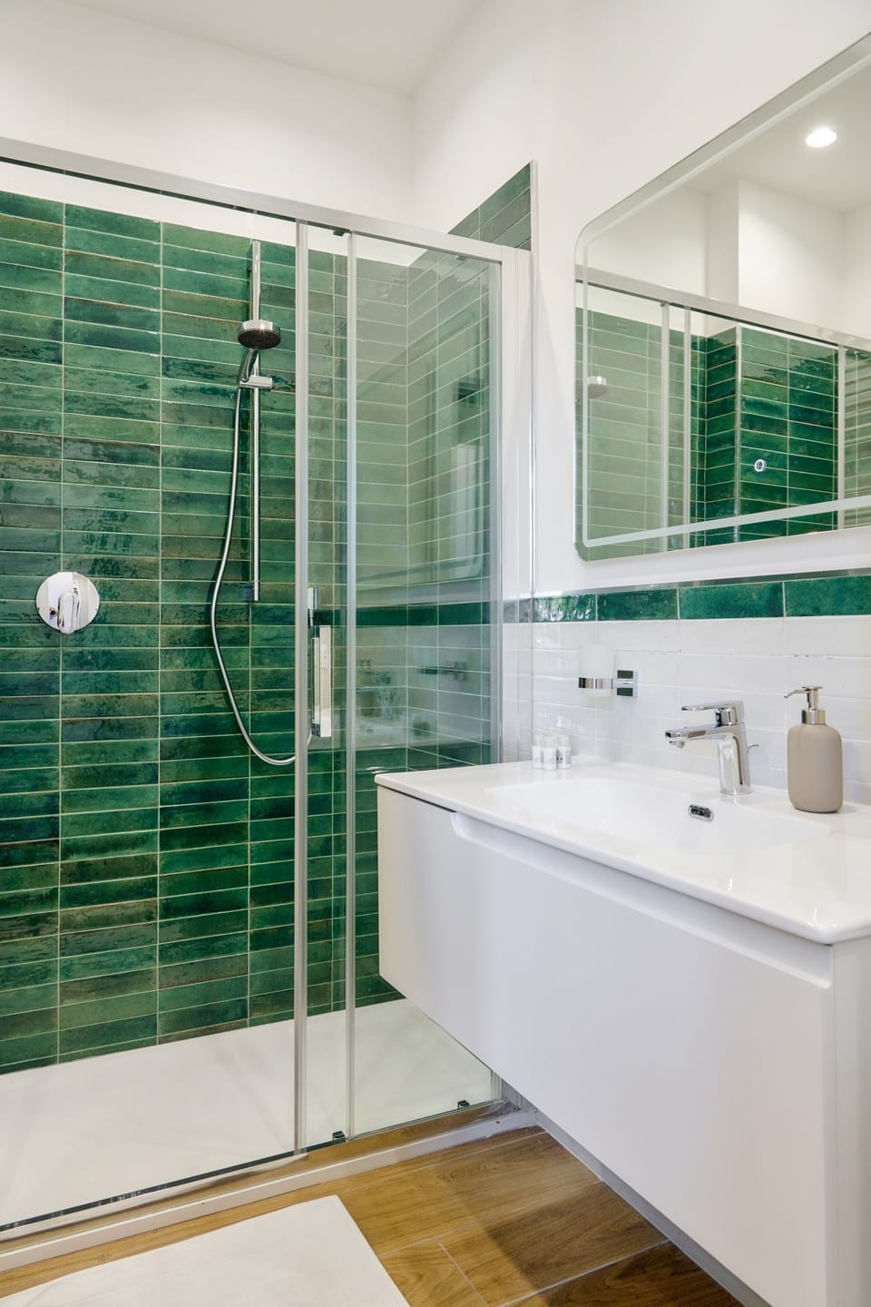 Deluxe Apartment, Balcony, Courtyard View | Bathroom