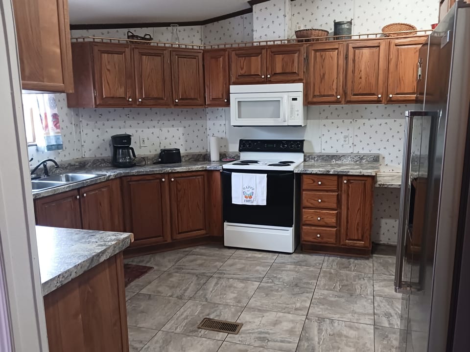 Classic Mobile Home, 3 Bedrooms, Non Smoking | Private kitchen | Mini-fridge