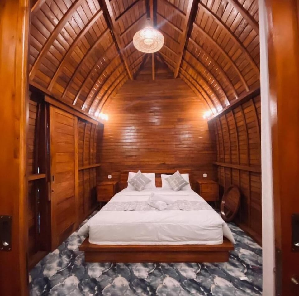 Standard Double Room, Balcony, Garden View | WiFi (free)
