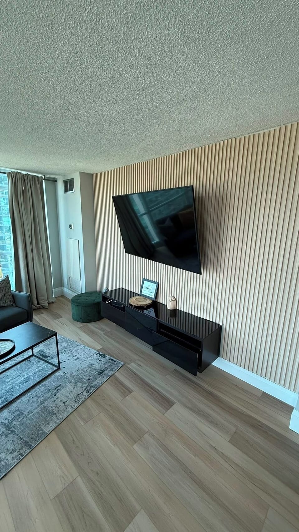 Classic Condo, Balcony, City View | Living area