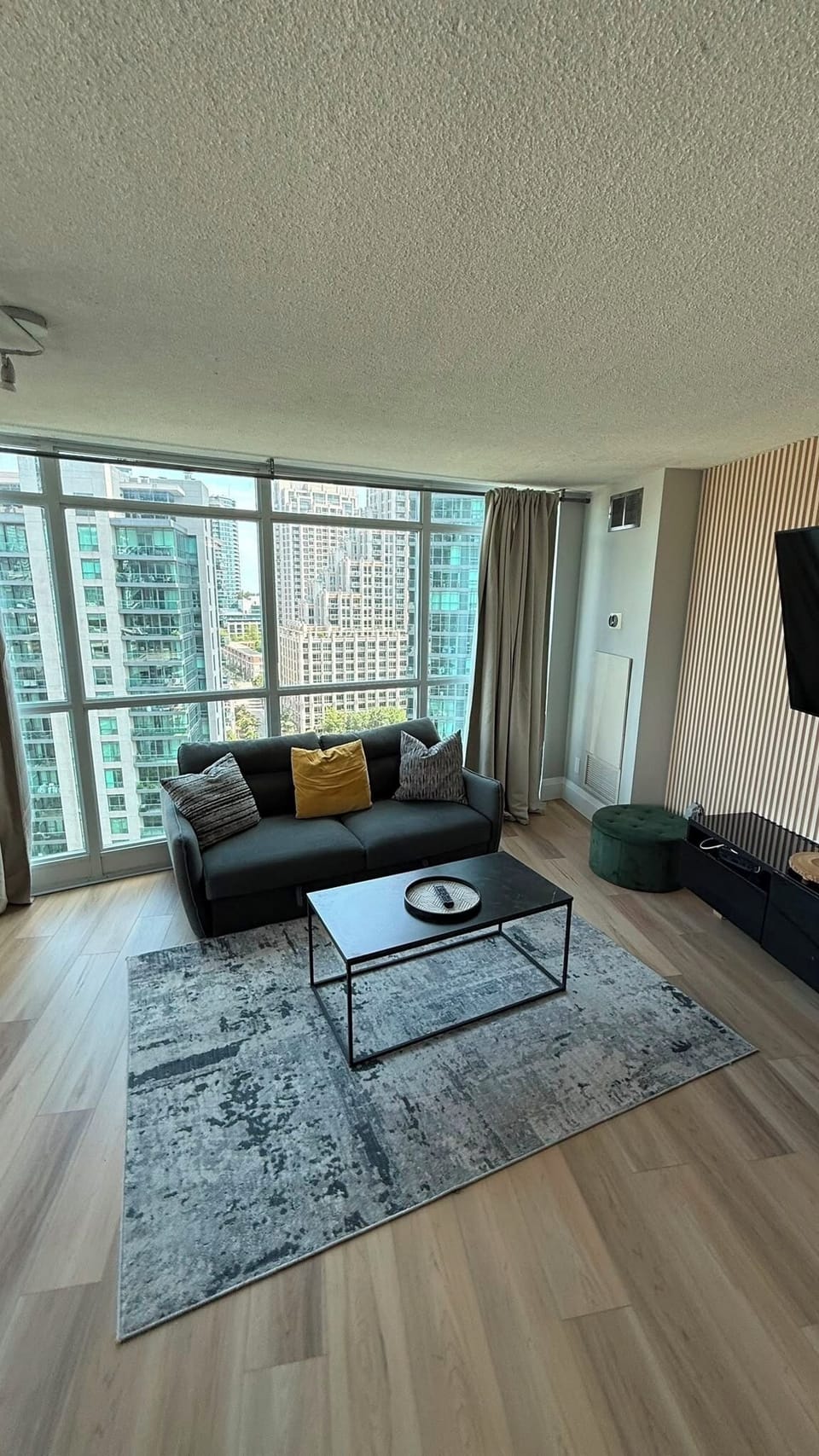 Classic Condo, Balcony, City View | Living area