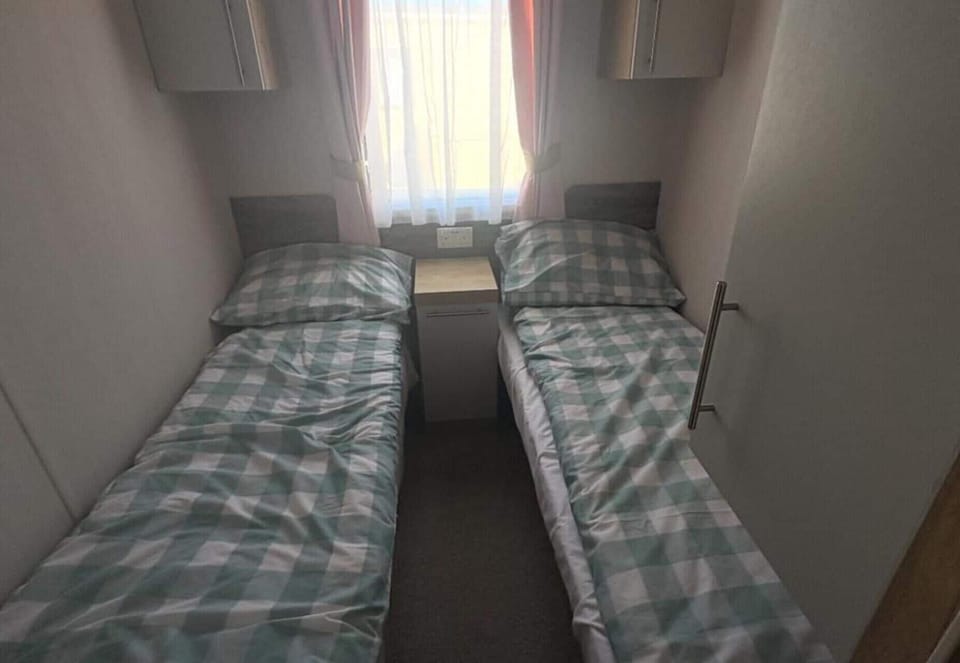 4 bedrooms, WiFi (free), bed sheets