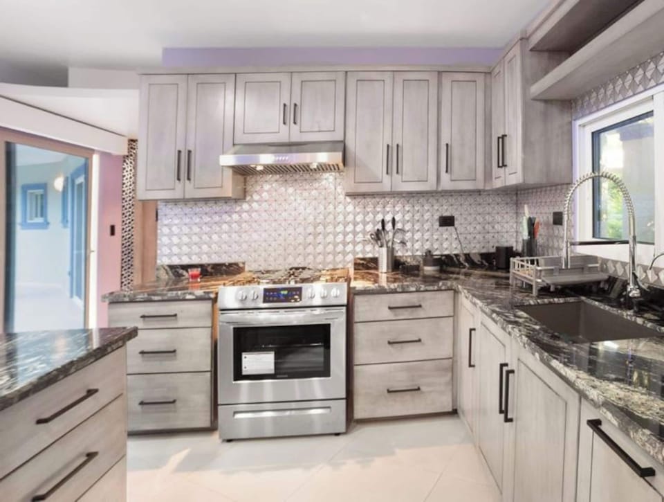 Comfort Villa, Patio, Garden View | Private kitchen