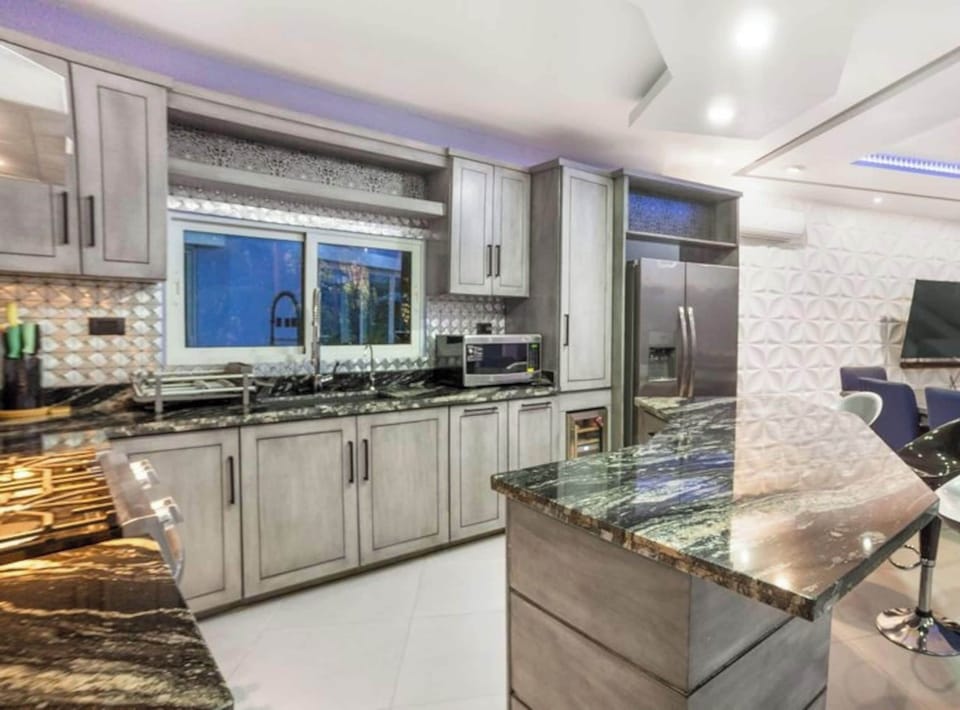 Comfort Villa, Patio, Garden View | Private kitchen