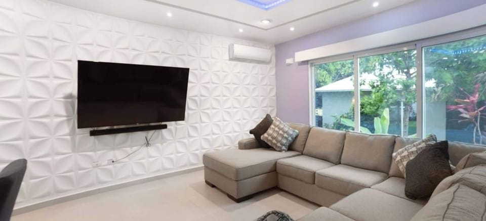 Comfort Villa, Patio, Garden View | Living area