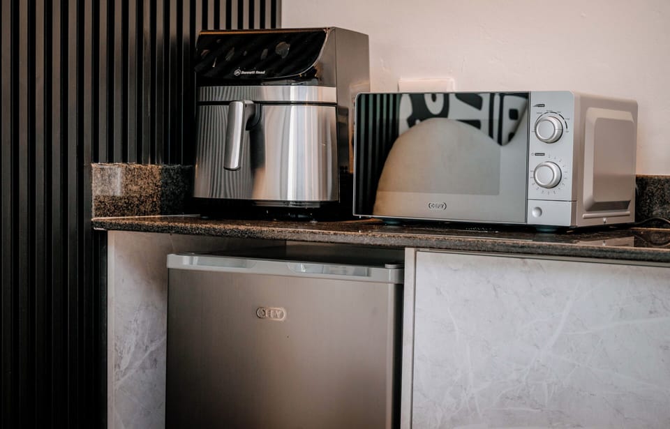 Deluxe Room, Garden View | Private kitchen | Mini-fridge, microwave, cookware/dishes/utensils