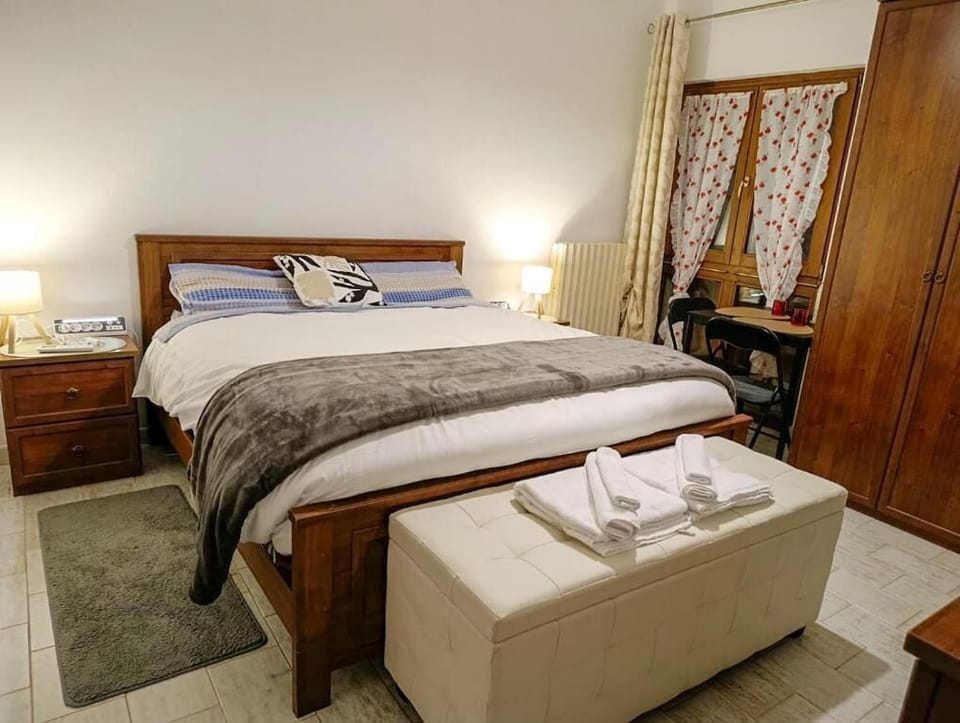 In-room safe, desk, laptop workspace, blackout drapes