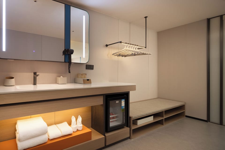 Business Twin Room, City View | Bathroom | Shower, hair dryer, towels, soap