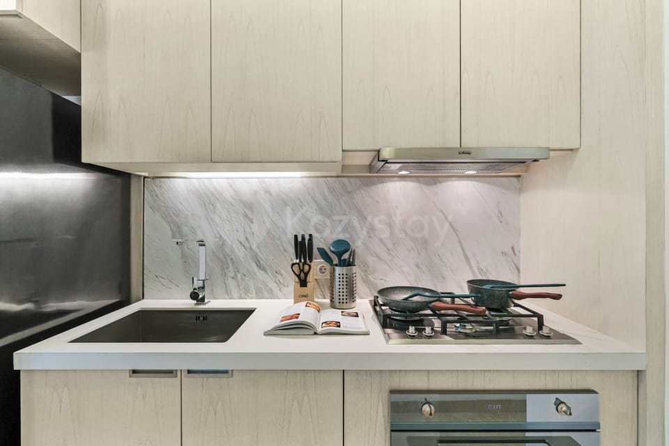 Apartment, 2 Bedrooms, City View | Private kitchen | Full-size fridge, microwave, stovetop, cookware/dishes/utensils