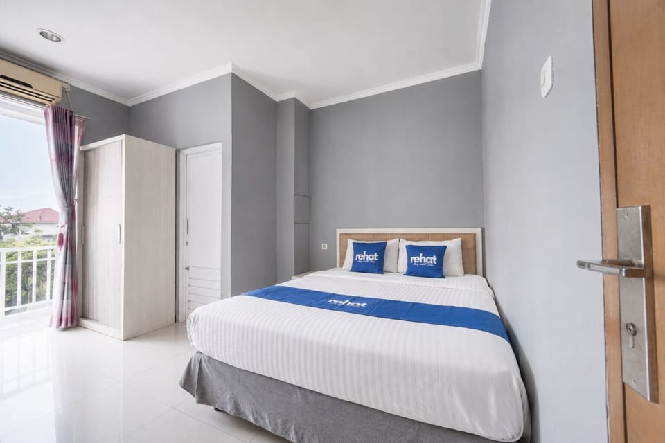 Deluxe Suite, Balcony | Desk, WiFi (free)