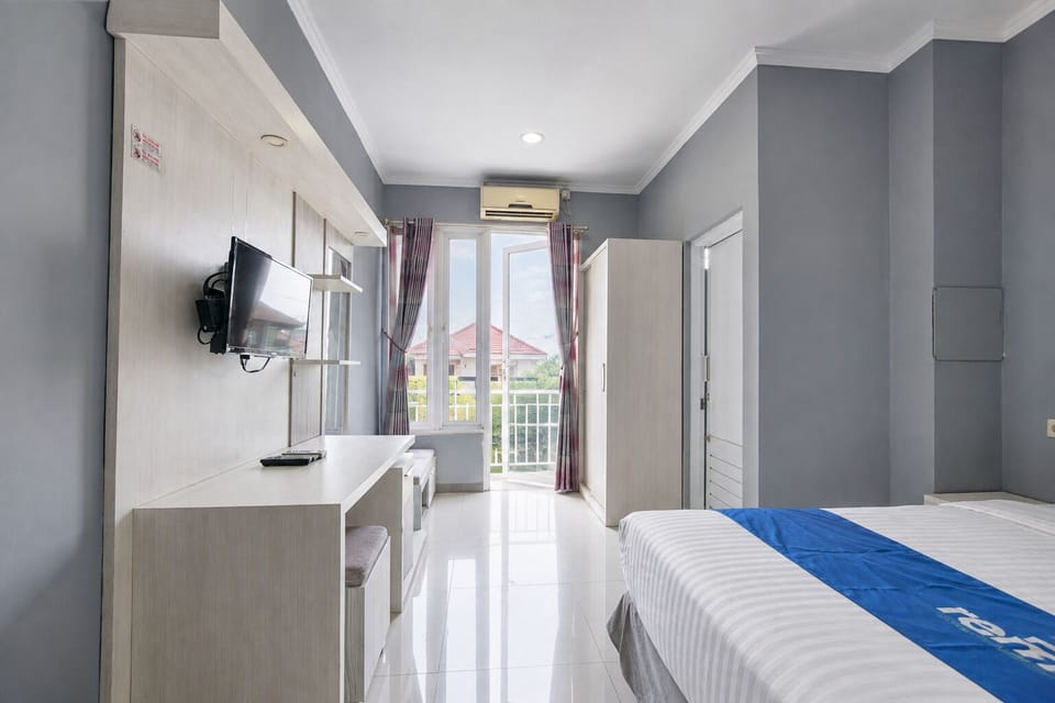 Deluxe Suite, Balcony | Desk, WiFi (free)